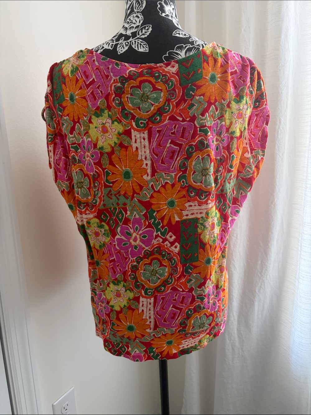 Nicole Miller Linen Multicolor Floral Short-Sleeve Blouse - Picture 4 of 7